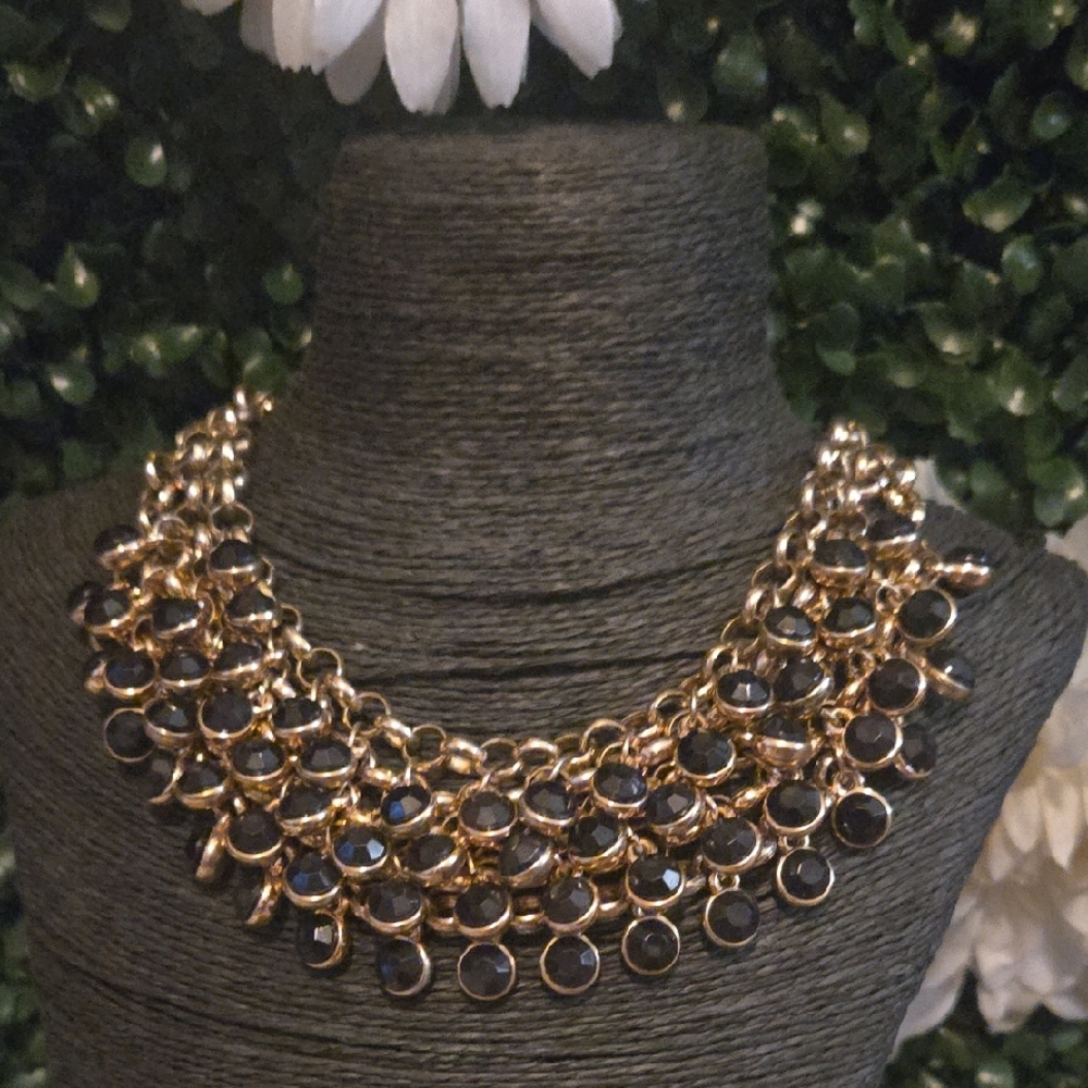 Elegant Gold and Black Statement Necklace